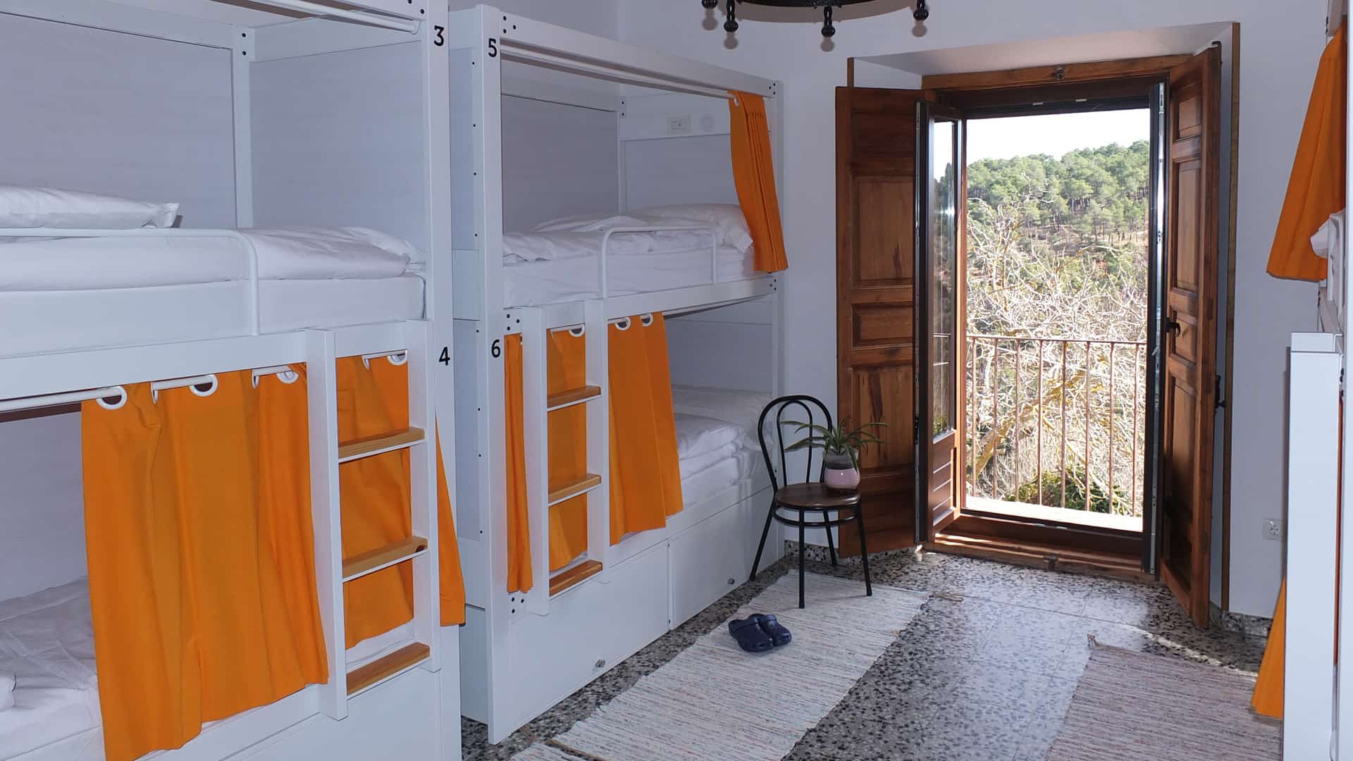 Habitacion para seis personas con cocina Habitacion familiar con cocina