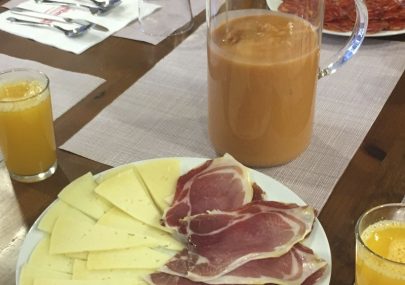 desayuno-especial-elalberguedesiguenza