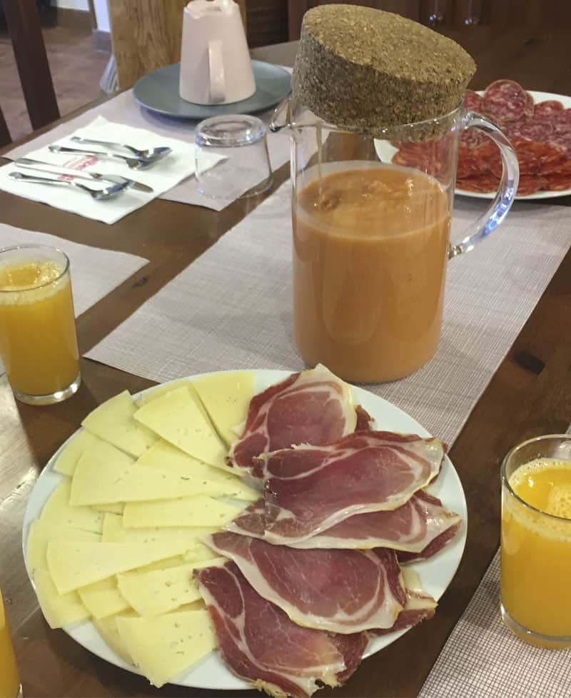 desayuno-especial-elalberguedesiguenza