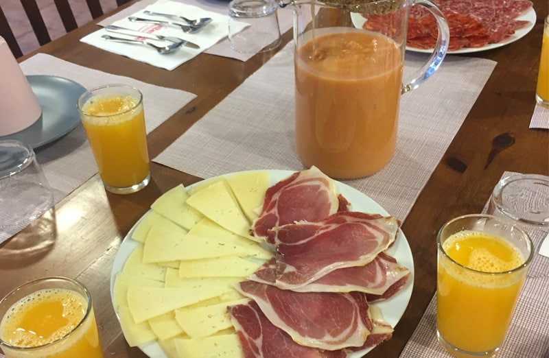desayuno-especial-elalberguedesiguenza